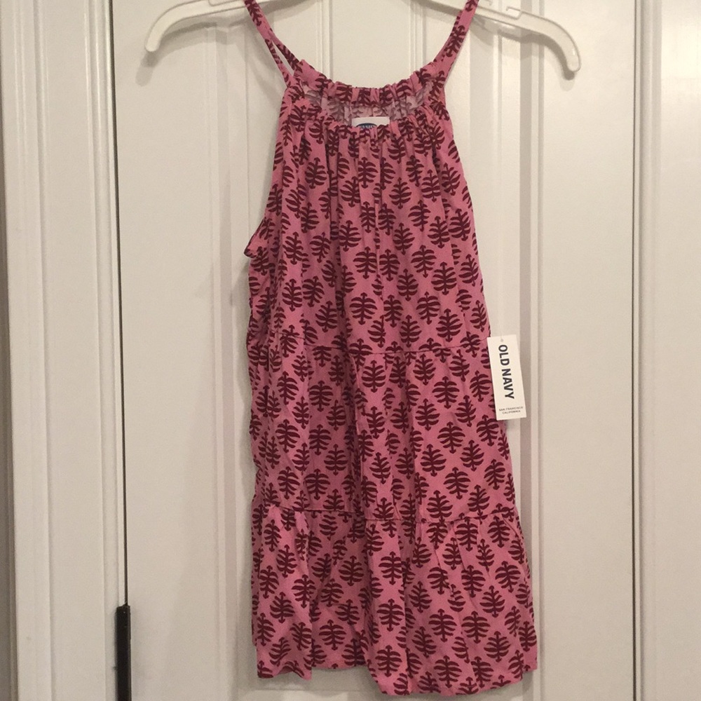 Light pink tank top with maroon design